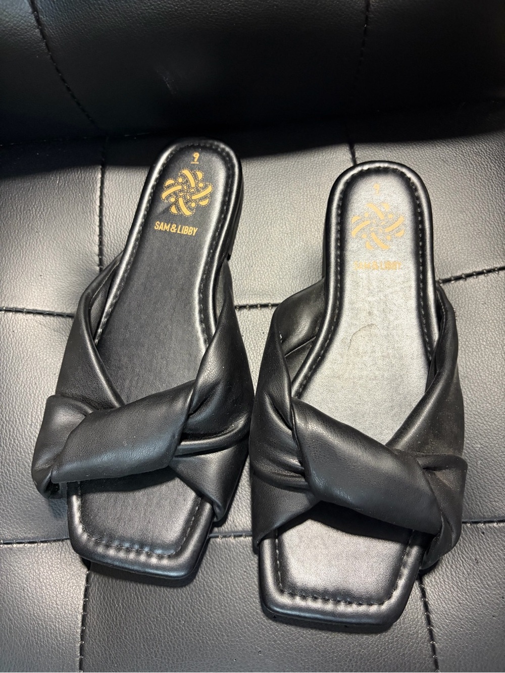 Sam & Libby Black Knotted Slide Flat Sandals, size 9